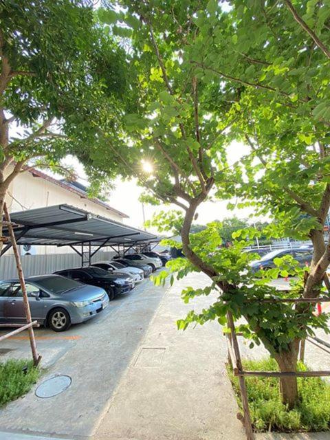 Wawa Residence รัชดา 36 Нонтхабури Экстерьер фото